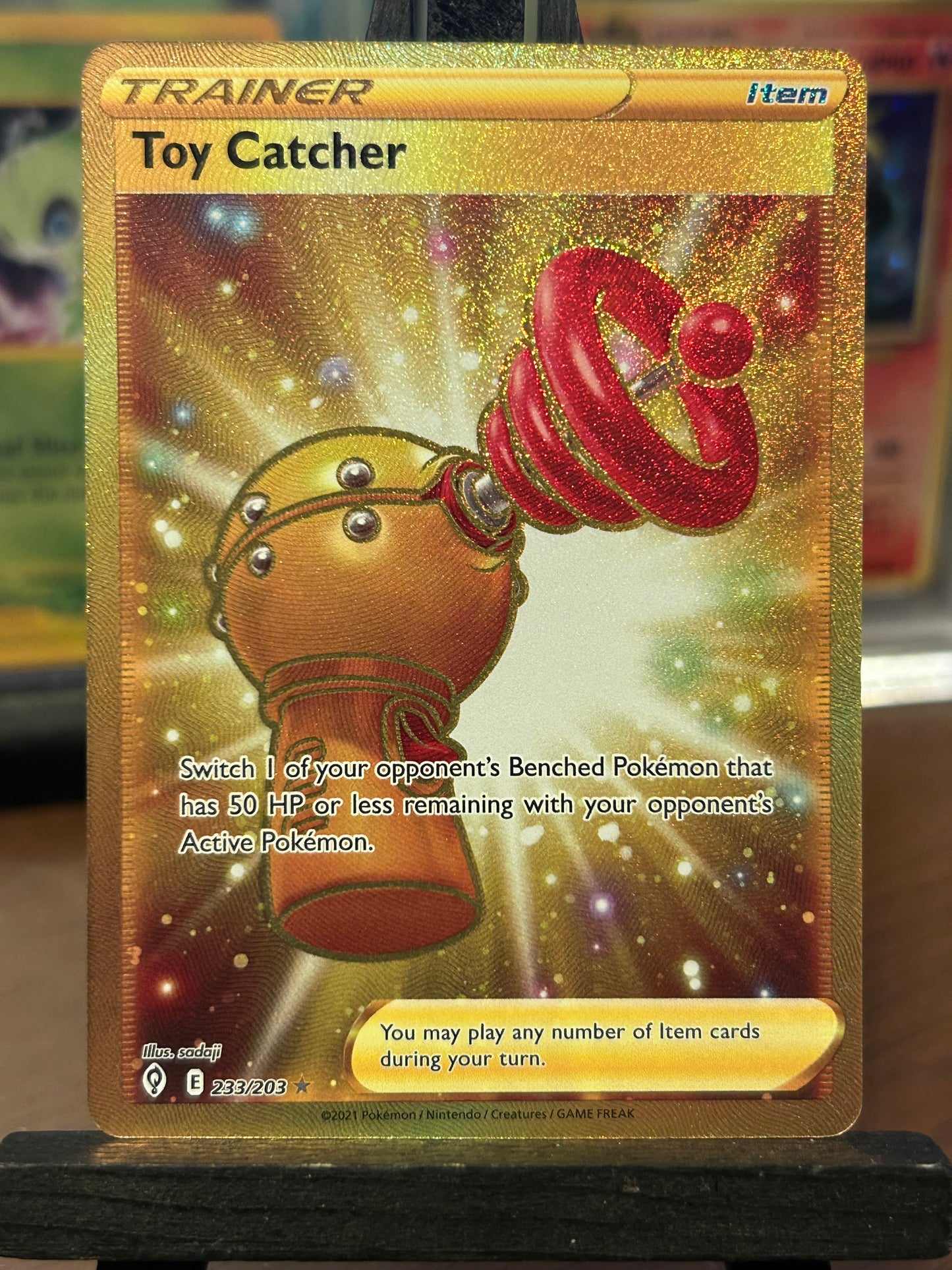Toy Catcher Gold 233/203 Evolving Skies Pokémon Card - English